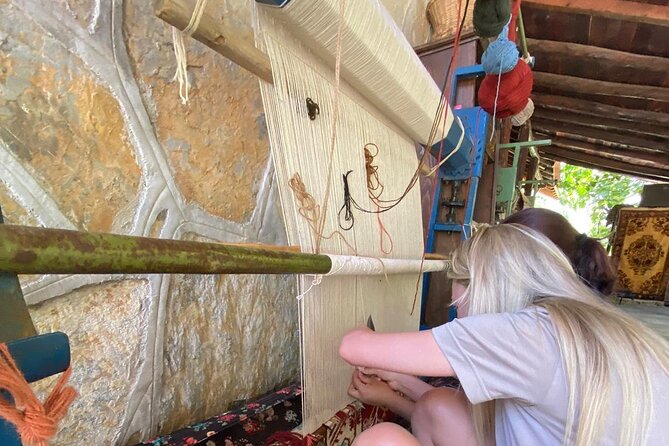 Carpet Weaving Art Lessons & Experience - Creating Your Own Masterpiece