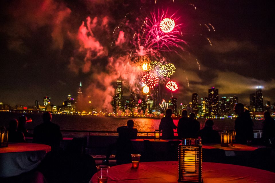 Chicago: Fireworks Cruise With Lake or River Viewing Options - Review Summary