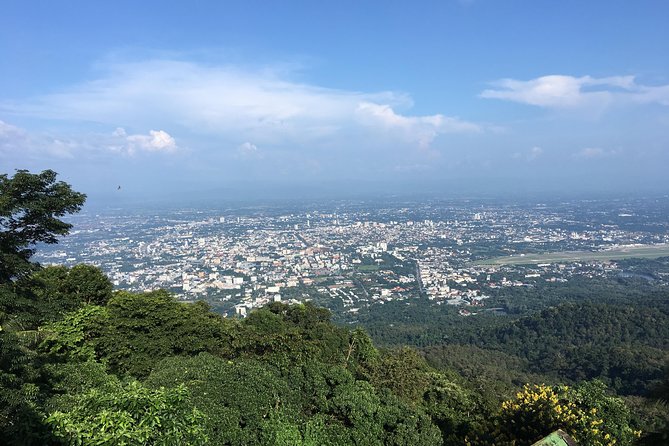 Day Trip to Top 4 Temples in Chiangmai and ChiangRai - Discovering the Black House