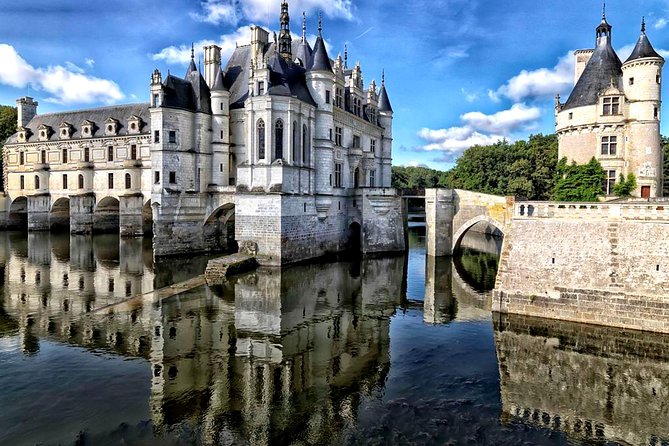 Discover the Castles of Chambord and Chenonceau - Architectural Marvels to Explore