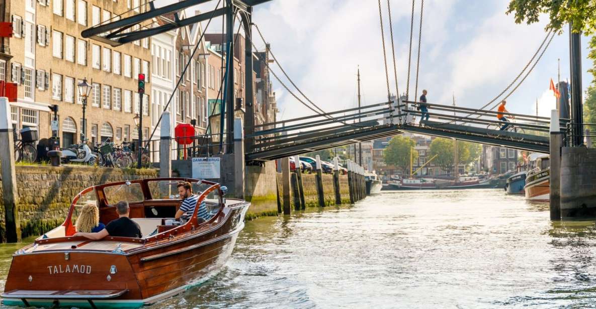 Dordrecht: City Walking Tour With Boat Ride - Highlights