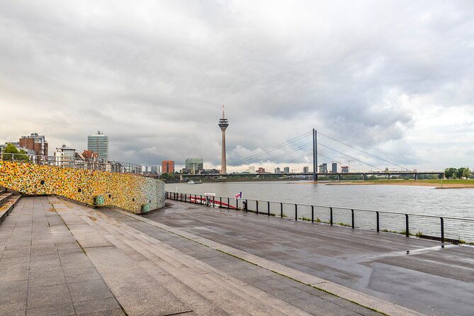 Dusseldorf Small-Group Photo Tour With a Local  - Düsseldorf - Meeting Point and Itinerary Information
