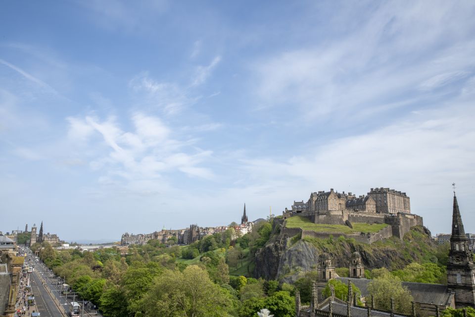 Edinburgh Castle: Guided Walking Tour With Entry Ticket - Guide and Inclusions