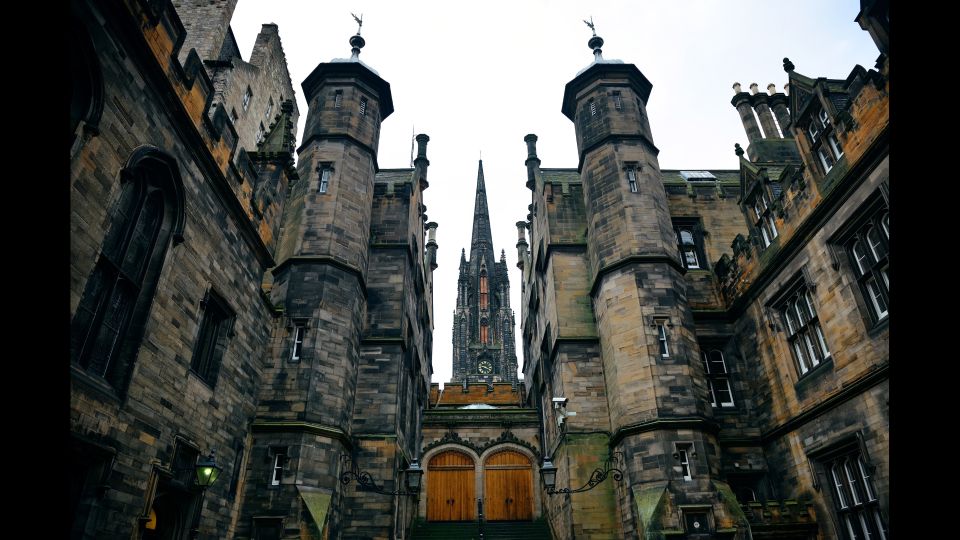 Edinburgh: Discover Edinburgh Walking Tour - Tour Description