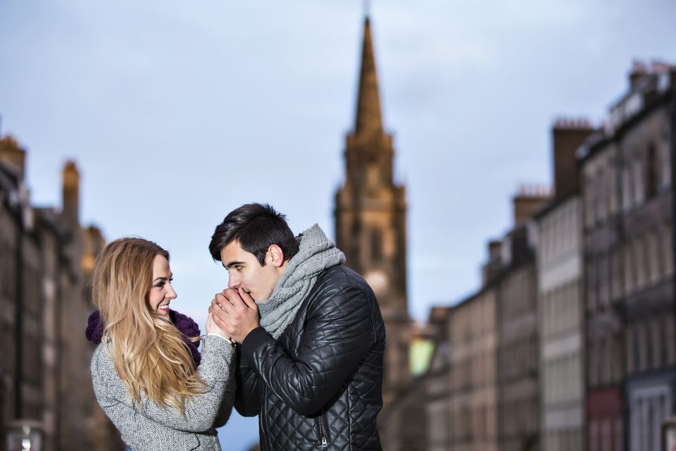Edinburgh: Romantic Couples Professional Photoshoot - Location Details in Edinburgh