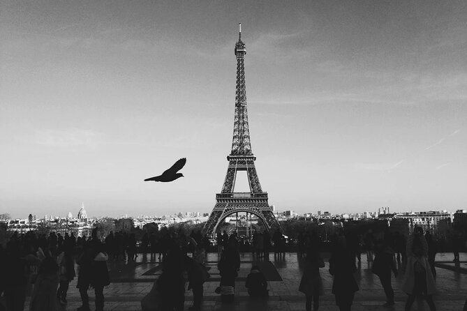 Eiffel Summit & Crepe With 1-Hour Private Professional Photoshoot - Duration and Group Size