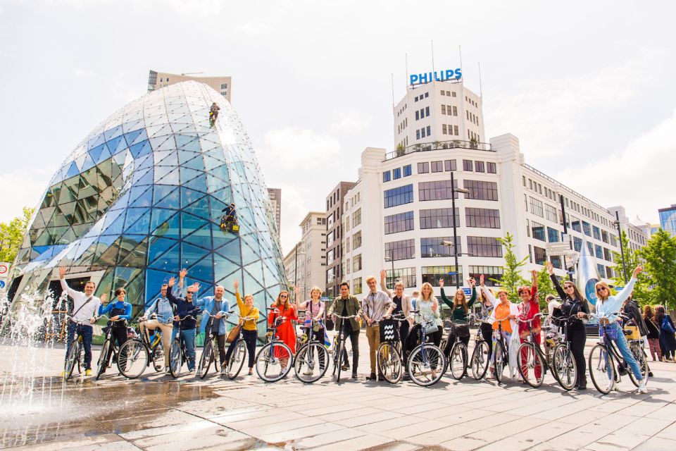 Eindhoven: Private Guide for a Bike Tour - Language and Guide Service