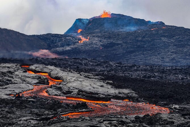 Entire Day Volcano Tour & Sightseeing - Group Size and Guides