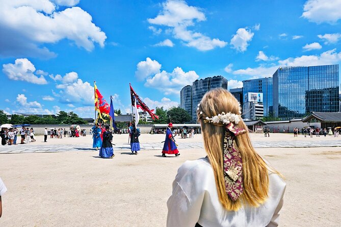 Essential Seoul Tour in the Magnificent Palace With a Hanbok - Meeting and Pickup Information