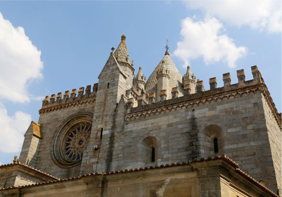 Évora Scavenger Hunt and Sights Self-Guided Tour - Full Tour Description