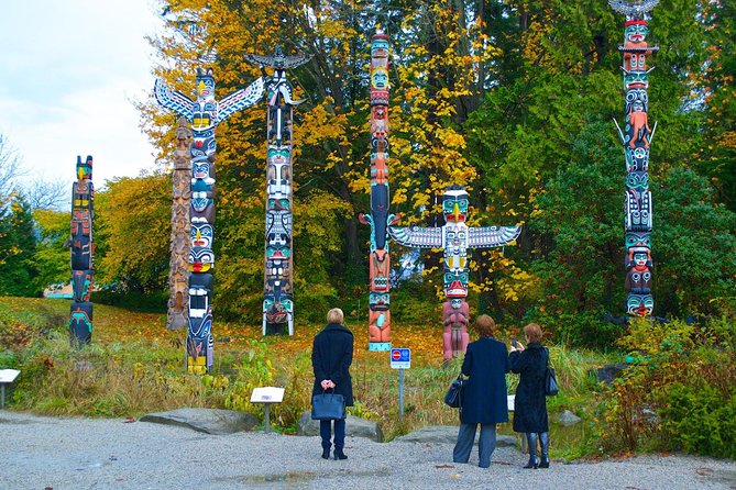 Exploring Vancouver: Includes Admission to Vancouver Lookout - Robson Street: Shopping and Dining