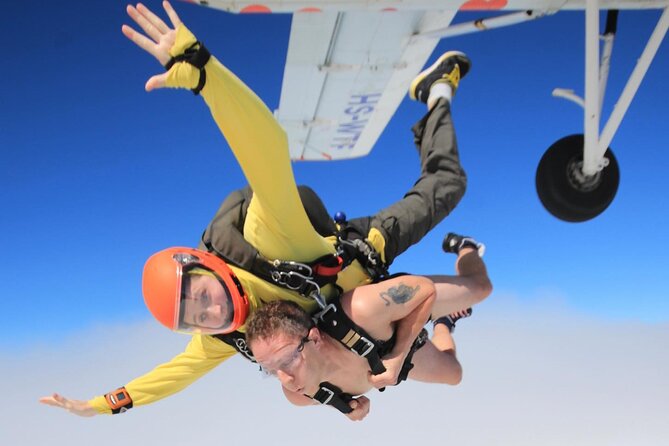 First Jump Tandem Skydive Pattaya Include Pickup Transfer - Participant Requirements