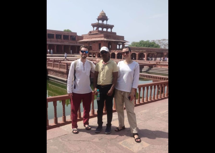 From Agra: Fatehpur Sikri and Market Private Half-Day Tour - Lunch at Local Restaurant