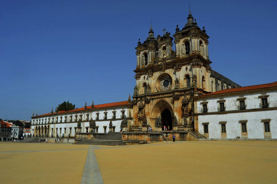 From Caldas Da Rainha: Alcobaça and Batalha Monasteries Tour - Meeting Information