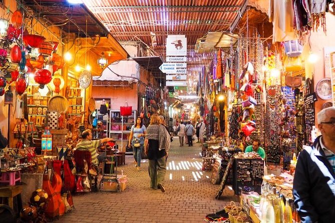 From Casablanca to Marrakech: A Day of History and Culture. - Souvenir Shopping and Local Markets