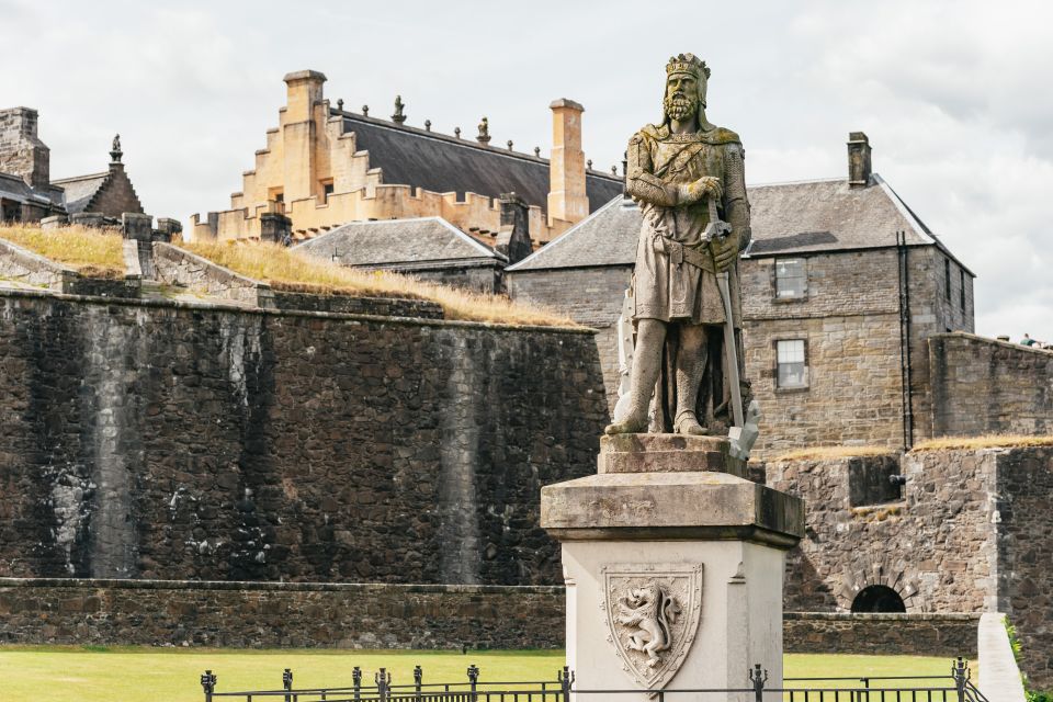 From Edinburgh: Loch Lomond, Stirling Castle & Kelpies Tour - Exploration of Stirling Castle