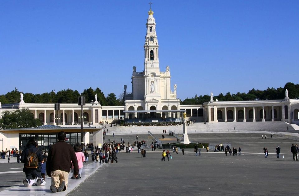 From Lisboa: Day Tour to Fatima, Nazaré and Obidos - Fatima