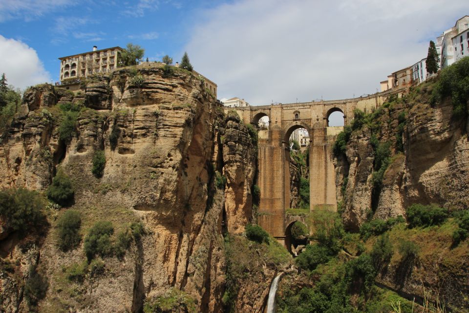 From Seville: Private Transfer to Granada With Tour of Ronda - Travel Itinerary
