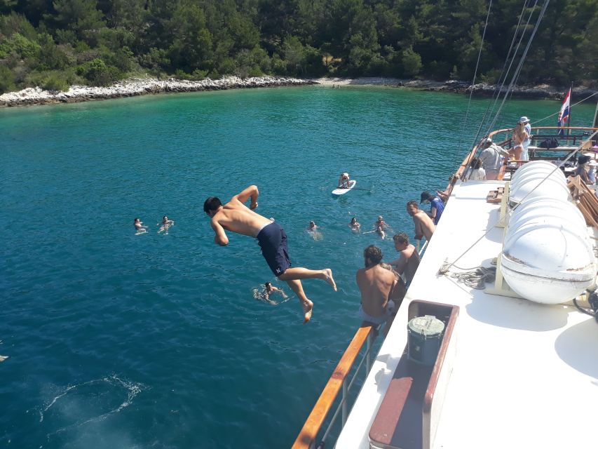 From Split: Brač and ŠOlta Island Cruise With Swimming - Activity Description