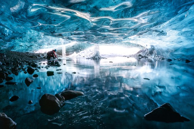 Glacier and Ice Cave Private Photoshoot - 15 Shot Photo Package - Photographer-led Glacier Walk