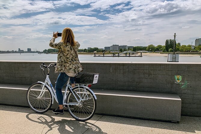 Guided Bike Tour: 2 Hours Highlights of Antwerp - Landmark Visits