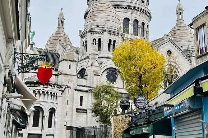 Guided Tour of Montmartre With a Local Guide in a Small Group - Exploring Montmartres Artistic Charms