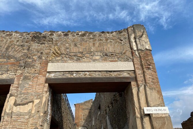 Guided Tour of Pompeii With a Writer - Insider Stories