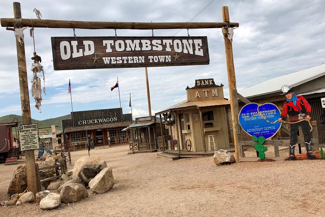 Gunfight Show Old Tombstone - Interactive Experience and Audience Engagement