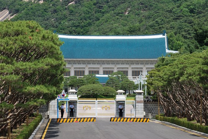 Gyeongbok Palace and Korean Folk Village Tour - Helpful Resources for Travelers