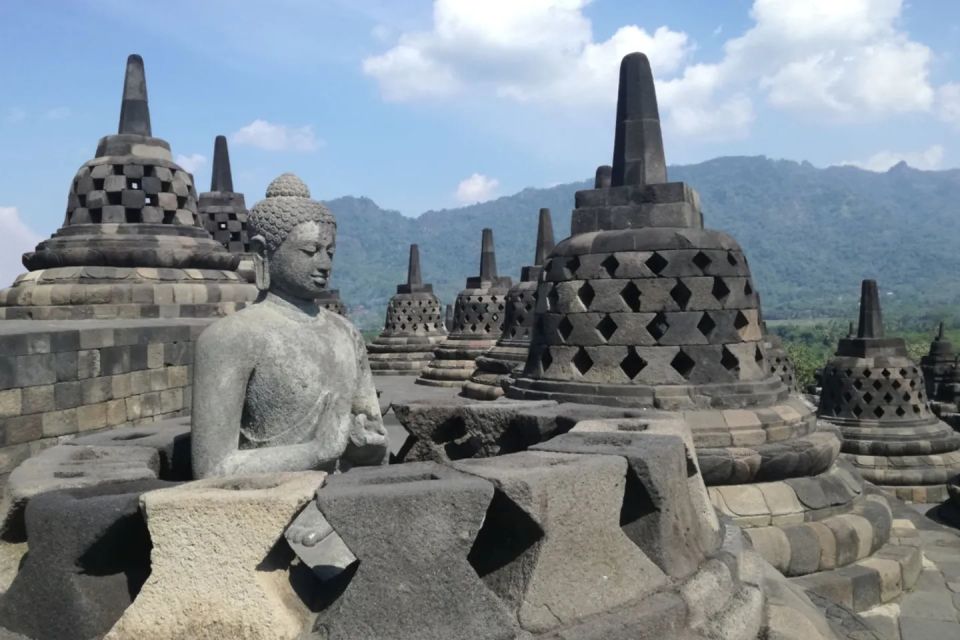 Half-Day Tour Borobudur From Yogyakarta With Ticket & Guide - Historical Background and Discovery