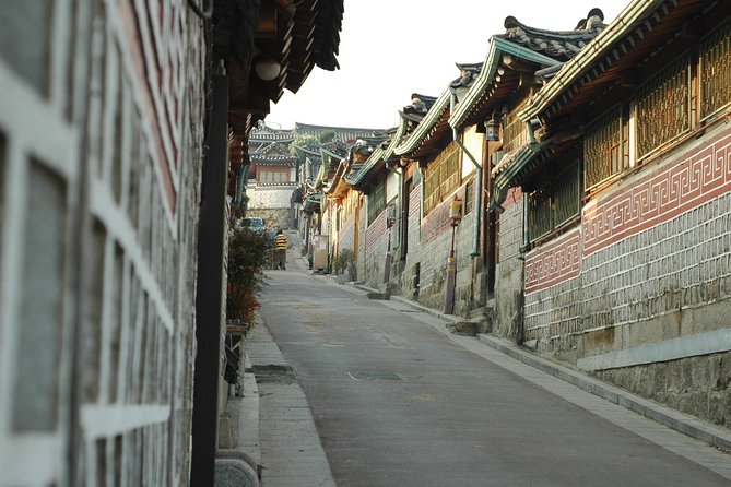 Half Day Walking Tour - Gyeongbok Palace & Bukchon Hanok Village - Family-Friendly Experience