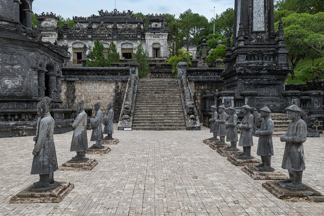 Hue City and The Citadel via Hai Van Pass Daily Small Group Tour - Group Size and Guide