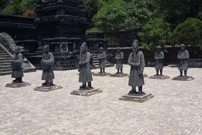 Hue Sightseeing Tombs and Pagoda With Private Driver - Visit Thien Mu Pagoda Comfortably