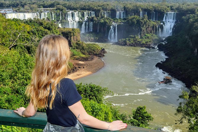 Iguassu Falls Brazilian Side: Macuco Safari, Helicopter Flight and Bird Park - Positive Feedback on Guides