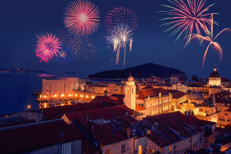 Inspiring Christmas in Dubrovnik - Walking Tour - Festive Atmosphere at Onofrio Fountain