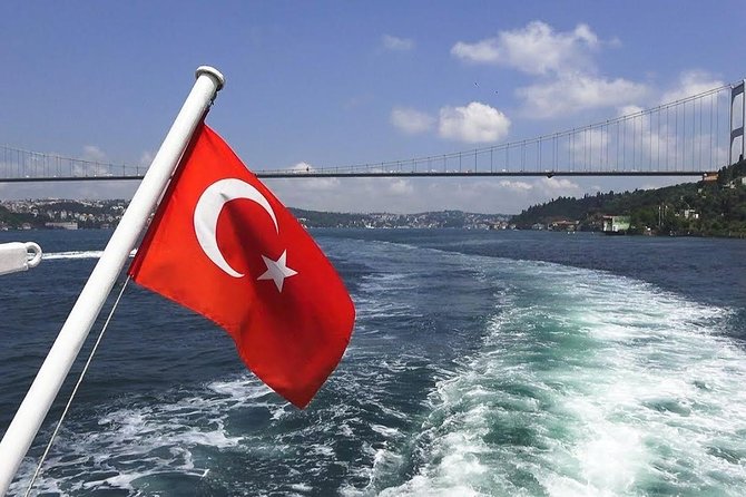 Istanbul Boat Cruise and Dolmabahce Palace & Two Continents - Yeditepe or Çamlıca Hill Views