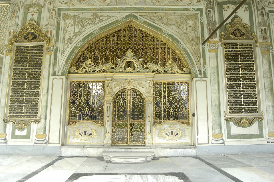 Istanbul: Topkapi Palace Guided Tour and Skip The Line - Pricing and Reservation Inclusions