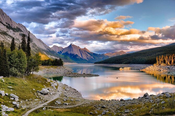 Jasper National Park Tour: Maligne Valley, Medicine Lake and Spirit Island - Positive Reviews