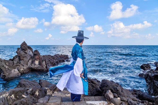 [Jeju] Hanbok Private Guide Tour & Photo Session in Beautiful Yongduam Rock, - Traveler Reviews