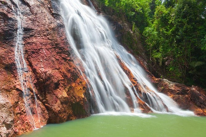 Koh Samui Island Half-Day Private Tour by Luxury Vehicle - Inclusions: Bottled Water, Cold Towels, Lunch