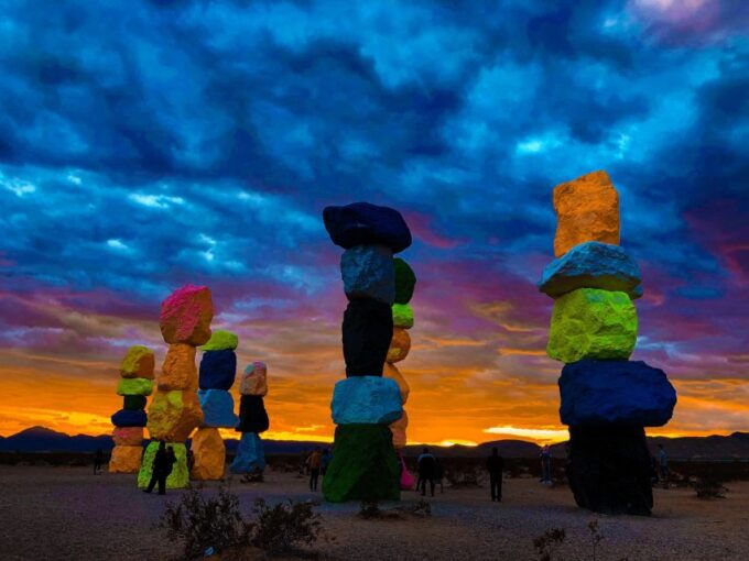 Las Vegas: Mojave, Red Rock Sign And 7 Magic Mountains Tour