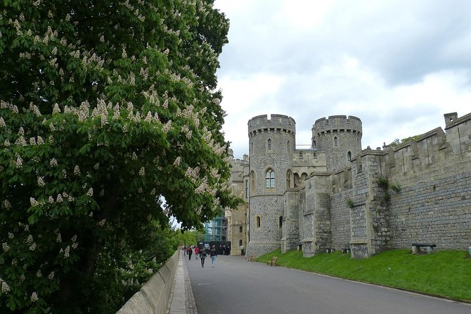 Layover Windsor Tour From LHR: Executive Luxurious Vehicle Private Tour - Luxurious Vehicle Fleet