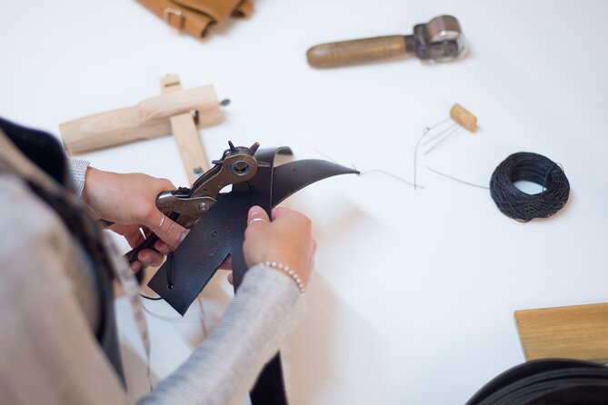 LEATHER GOODS WORKSHOP: Create and Design Your Belt - Accessibility Details