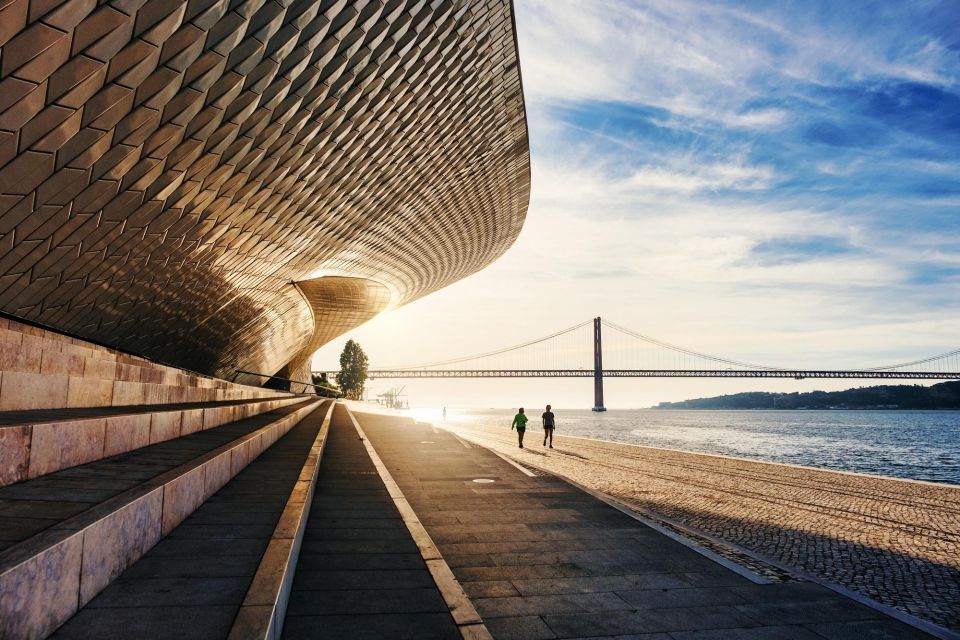 Lisbon: Express Walk With a Local in 60 Minutes - Additional Details and Tour Itinerary