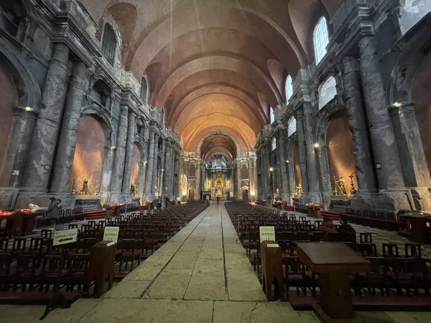 Lisbon: Guided City Walking Tour With Drink Tasting - Neighborhood Exploration and Architecture