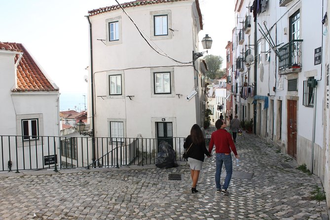 Lisbon in the Eye of a Portuguese Writer - Personalized Insights on Lisbons Culture