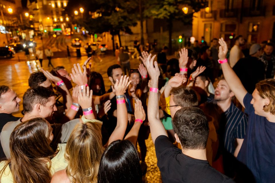 Lisbon Premium Pubcrawl: 1h Open Bar, Shots, VIP Club Entry - Booking Details