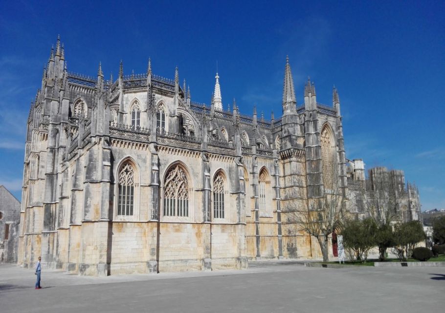 Lisbon: Private Guided Tour of Tomar, Batalha, and Alcobaça - Experience Description