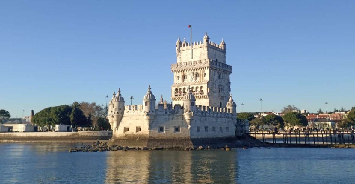 Lisbon: Private Sunset Sailboat Tour With Welcome Drink - Tour Highlights