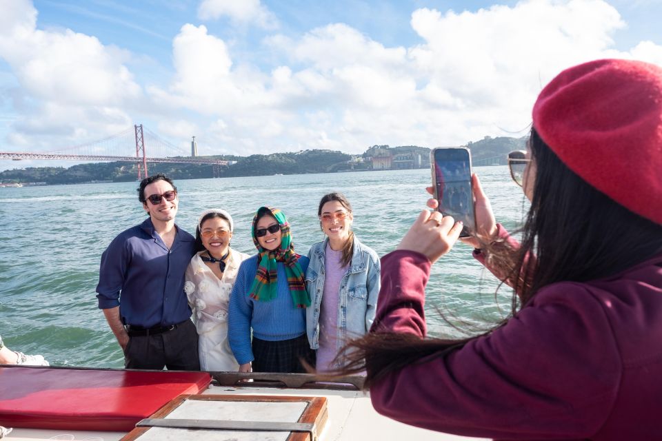 Lisbon: Sunset Tour Aboard a 1949 Traditional Boat - Starting Location and Stops